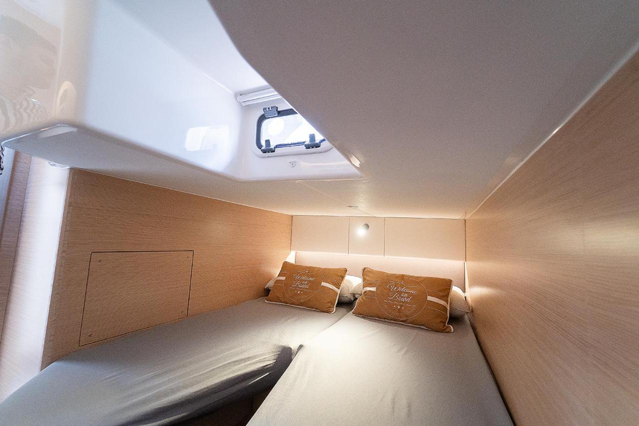 Royal Art H Duomo - Napoli Centro, By Clapa Group Hotel Exterior photo Interior of a Sunreef 40.4
