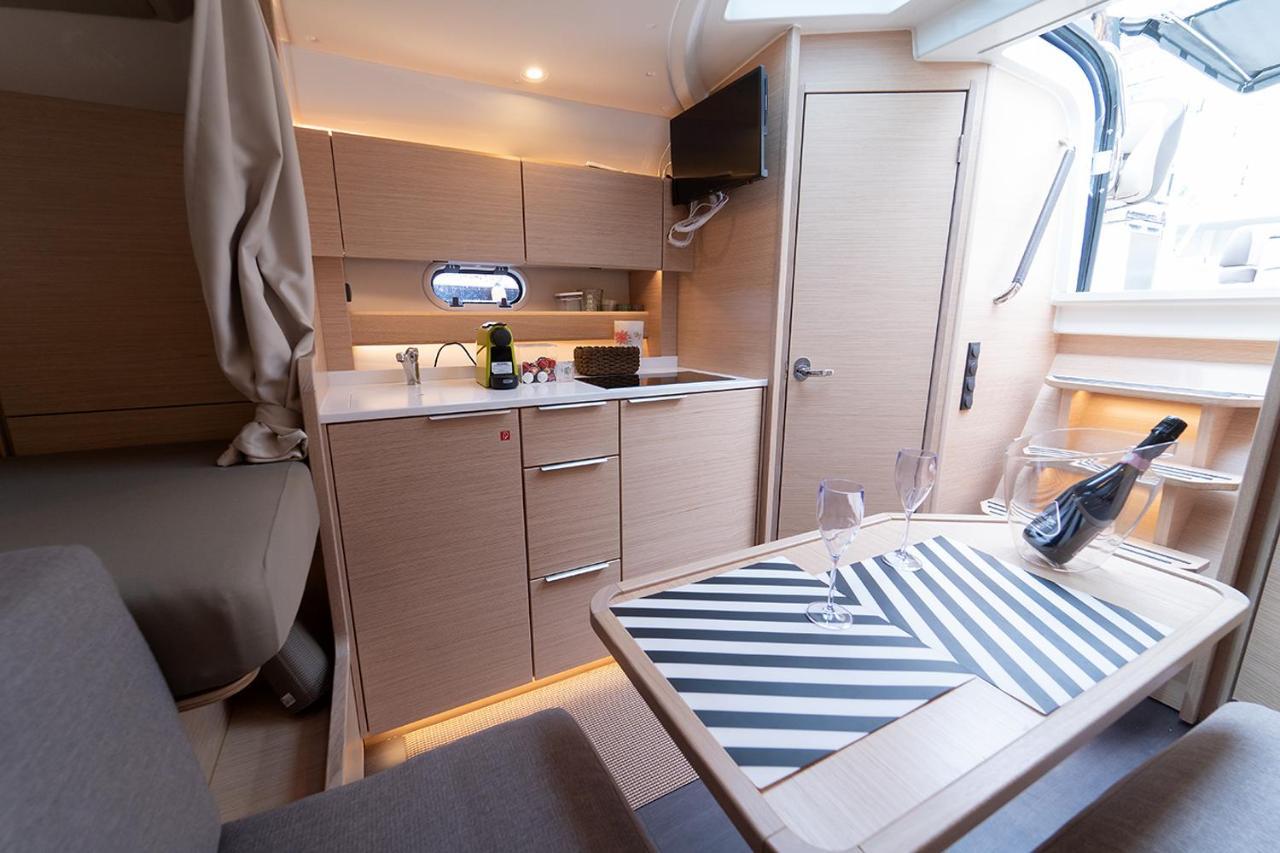 Royal Art H Duomo - Napoli Centro, By Clapa Group Hotel Exterior photo Interior of a Sunreef 40.2