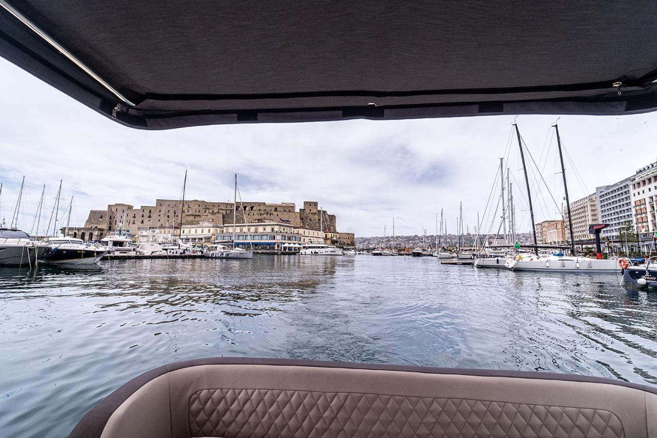 Royal Art H Duomo - Napoli Centro, By Clapa Group Hotel Exterior photo View of the port of Saint-Tropez from a boat