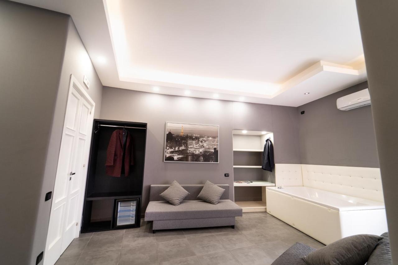 Royal Art H Duomo - Napoli Centro, By Clapa Group Hotel Exterior photo A room at the hotel